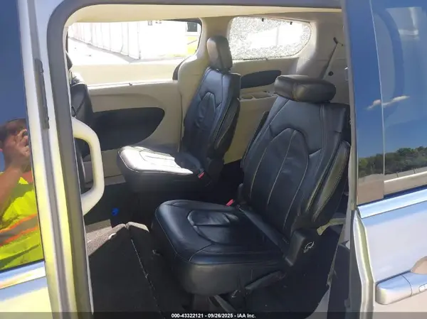 2C4RC1BG4HR540225 2017 CHRYSLER PACIFICA - Image 8