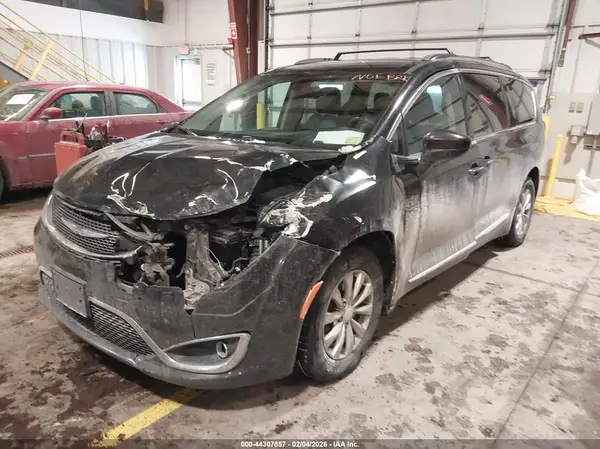 2C4RC1BG4HR544095 2017 CHRYSLER PACIFICA - Image 2