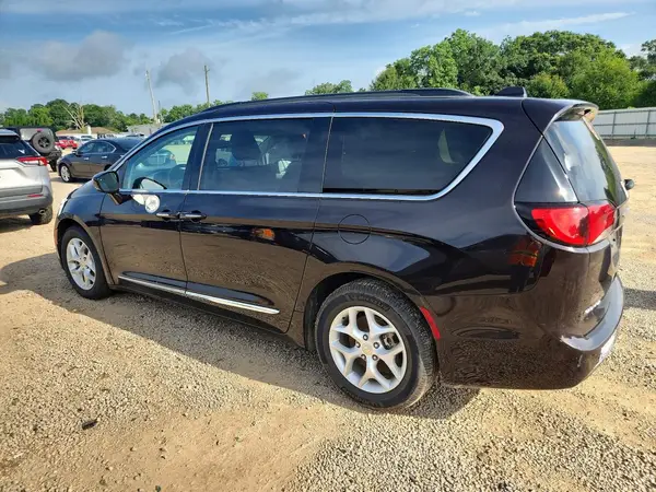 2C4RC1BG4HR552715 2017 CHRYSLER PACIFICA - Image 2