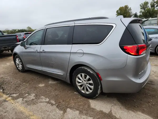 2C4RC1BG4HR565819 2017 CHRYSLER PACIFICA - Image 2