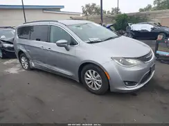 2C4RC1BG4HR569868 2017 CHRYSLER PACIFICA