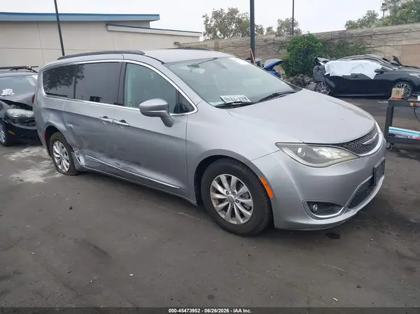 2C4RC1BG4HR569868 2017 CHRYSLER PACIFICA - Image 1