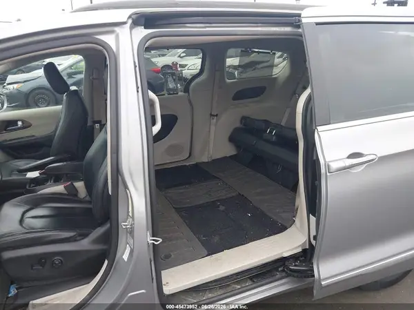 2C4RC1BG4HR569868 2017 CHRYSLER PACIFICA - Image 8