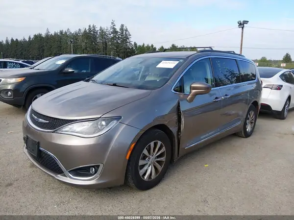 2C4RC1BG4HR571863 2017 CHRYSLER PACIFICA - Image 2