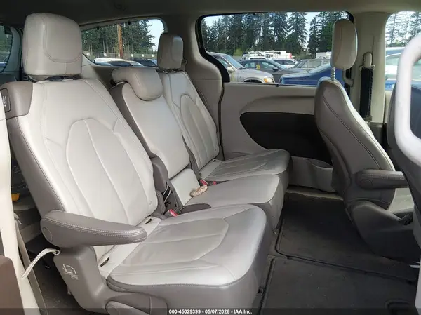 2C4RC1BG4HR571863 2017 CHRYSLER PACIFICA - Image 8