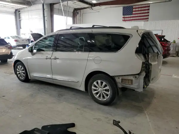 2C4RC1BG4HR579512 2017 CHRYSLER PACIFICA - Image 2