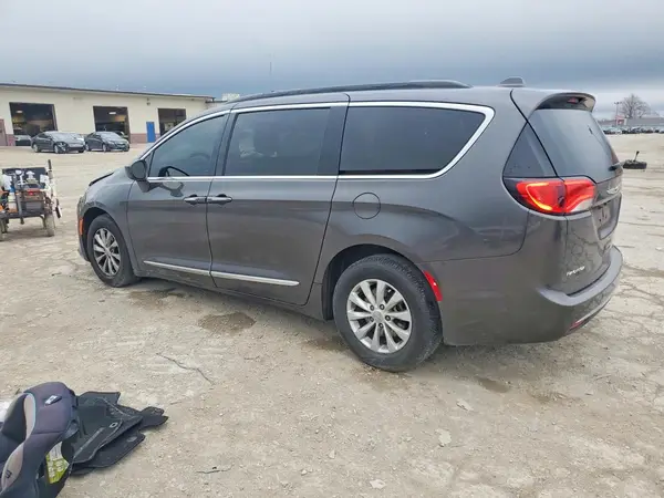 2C4RC1BG4HR592437 2017 CHRYSLER PACIFICA - Image 2