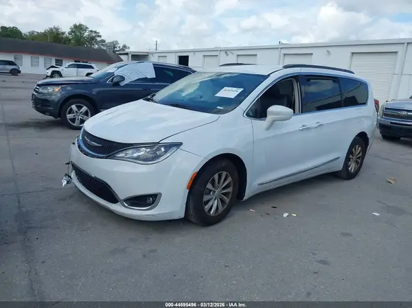 2C4RC1BG4HR593989 2017 CHRYSLER PACIFICA - Image 2