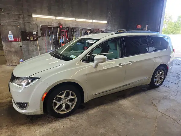 2C4RC1BG4HR610368 2017 CHRYSLER PACIFICA - Image 1
