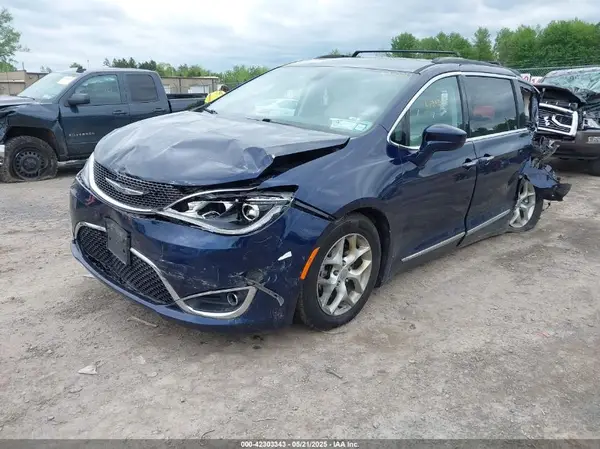 2C4RC1BG4HR610807 2017 CHRYSLER PACIFICA - Image 2