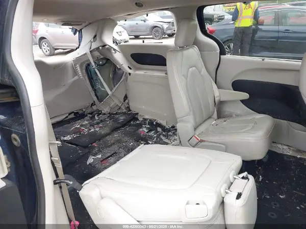 2C4RC1BG4HR610807 2017 CHRYSLER PACIFICA - Image 8