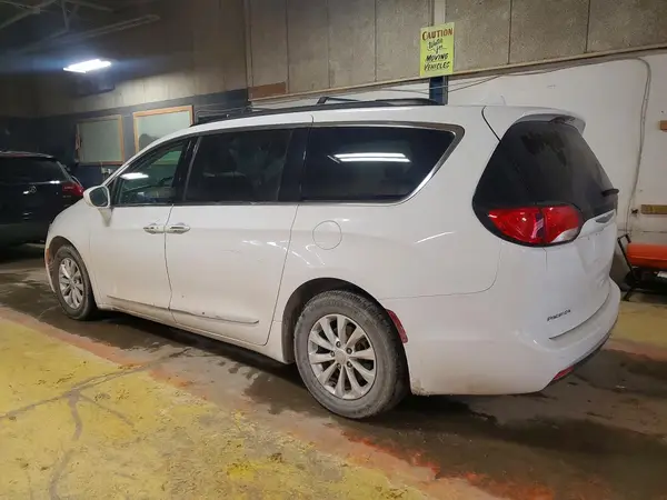 2C4RC1BG4HR613481 2017 CHRYSLER PACIFICA - Image 2