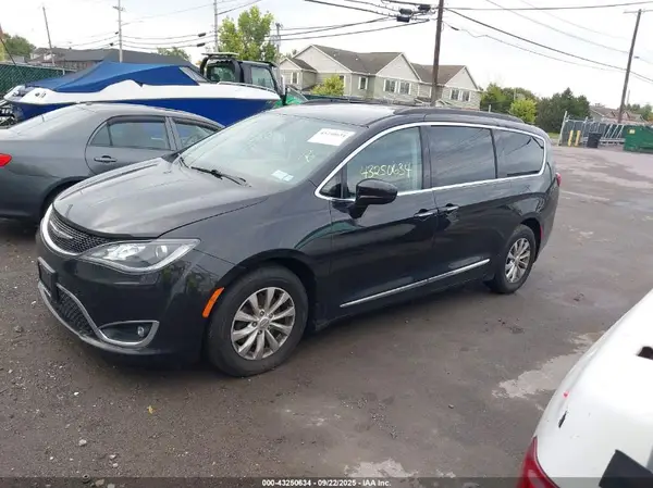 2C4RC1BG4HR621628 2017 CHRYSLER PACIFICA - Image 2