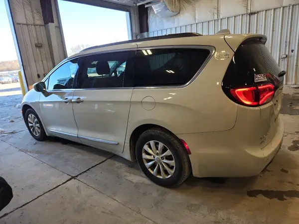 2C4RC1BG4HR635514 2017 CHRYSLER PACIFICA - Image 2
