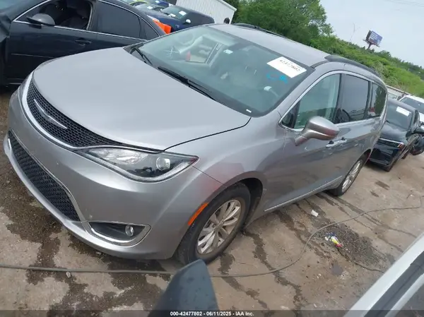 2C4RC1BG4HR638106 2017 CHRYSLER PACIFICA - Image 2