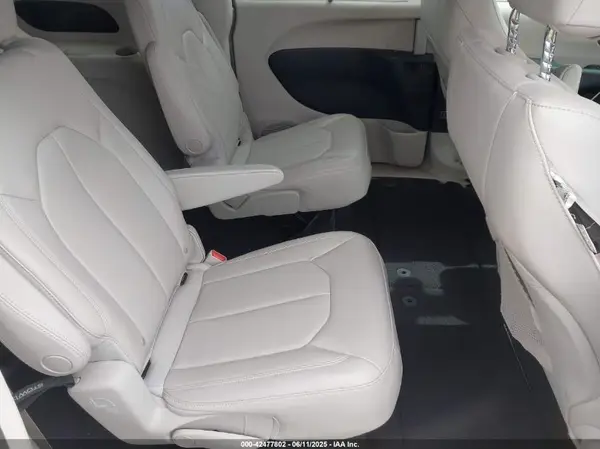2C4RC1BG4HR638106 2017 CHRYSLER PACIFICA - Image 8