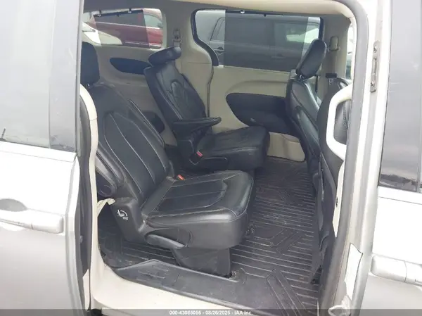 2C4RC1BG4HR642740 2017 CHRYSLER PACIFICA - Image 8