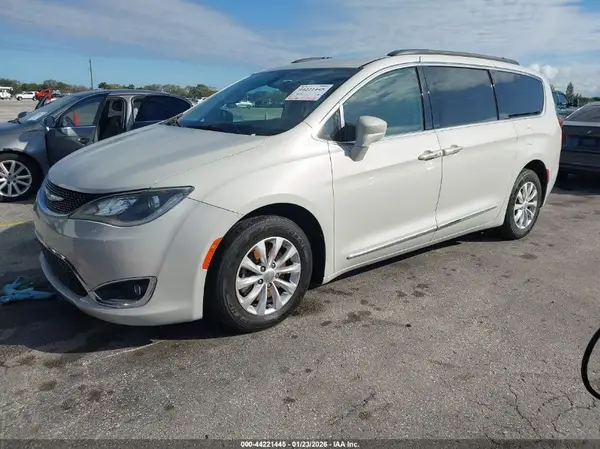 2C4RC1BG4HR654368 2017 CHRYSLER PACIFICA - Image 2