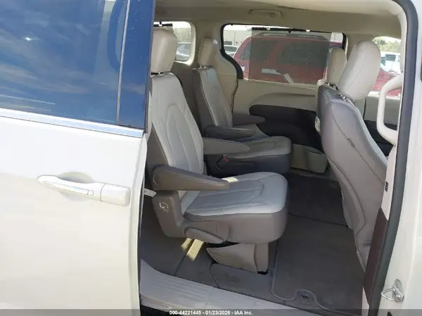 2C4RC1BG4HR654368 2017 CHRYSLER PACIFICA - Image 8