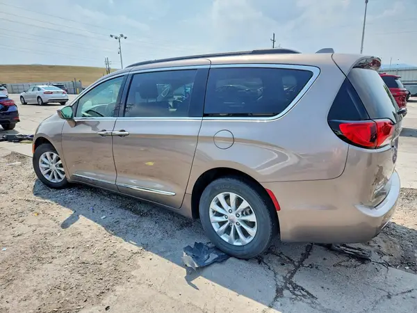 2C4RC1BG4HR660042 2017 CHRYSLER PACIFICA - Image 2