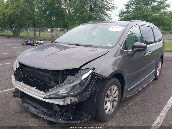 2C4RC1BG4HR661353 2017 CHRYSLER PACIFICA - Image 2