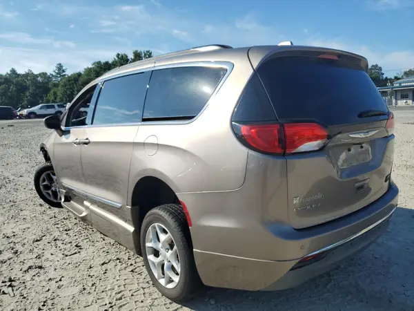 2C4RC1BG4HR667797 2017 CHRYSLER PACIFICA - Image 2