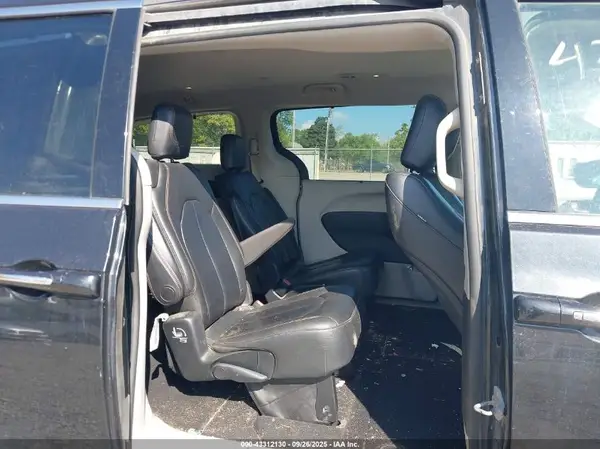 2C4RC1BG4HR668027 2017 CHRYSLER PACIFICA - Image 8