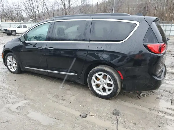 2C4RC1BG4HR668593 2017 CHRYSLER PACIFICA - Image 2