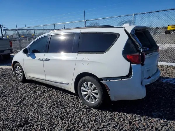 2C4RC1BG4HR670134 2017 CHRYSLER PACIFICA - Image 2