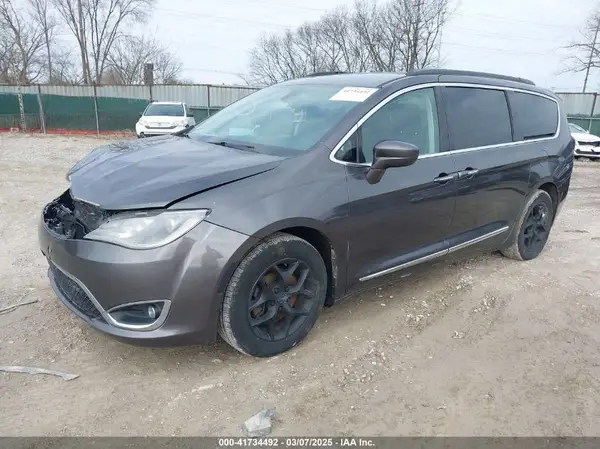 2C4RC1BG4HR670330 2017 CHRYSLER PACIFICA - Image 2