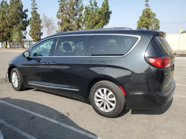 2C4RC1BG4HR703858 2017 CHRYSLER PACIFICA - Image 2