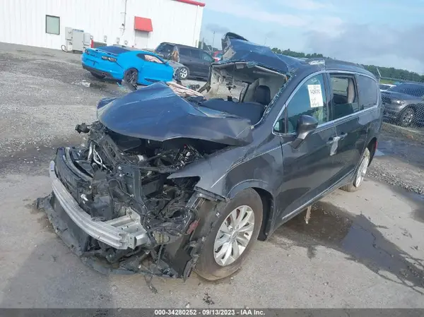 2C4RC1BG4HR705495 2017 CHRYSLER PACIFICA - Image 2