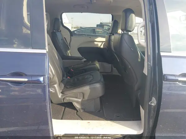 2C4RC1BG4HR705660 2017 CHRYSLER PACIFICA - Image 8