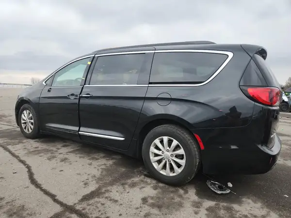 2C4RC1BG4HR711684 2017 CHRYSLER PACIFICA - Image 2