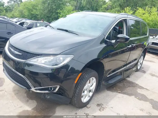 2C4RC1BG4HR713161 2017 CHRYSLER PACIFICA - Image 2