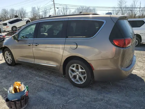 2C4RC1BG4HR729182 2017 CHRYSLER PACIFICA - Image 2