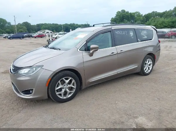 2C4RC1BG4HR730249 2017 CHRYSLER PACIFICA - Image 2