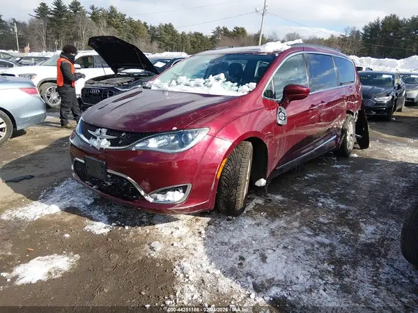 2C4RC1BG4HR735144 2017 CHRYSLER PACIFICA - Image 2