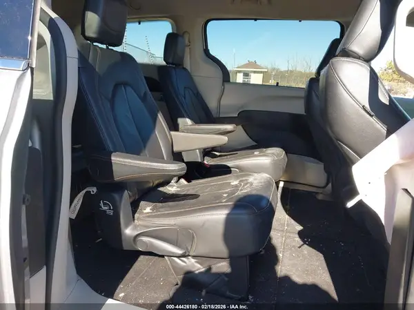 2C4RC1BG4HR738996 2017 CHRYSLER PACIFICA - Image 8