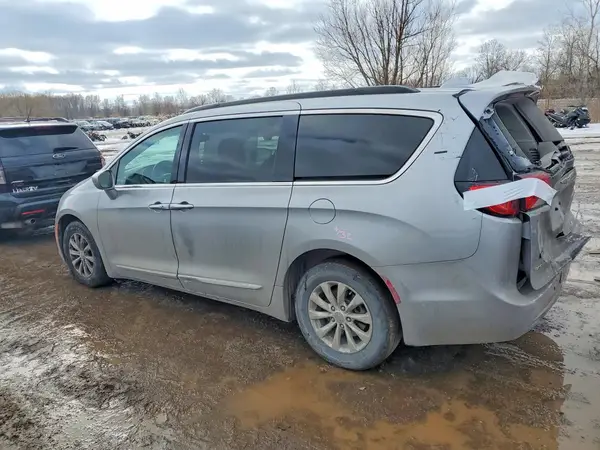 2C4RC1BG4HR739579 2017 CHRYSLER PACIFICA - Image 2