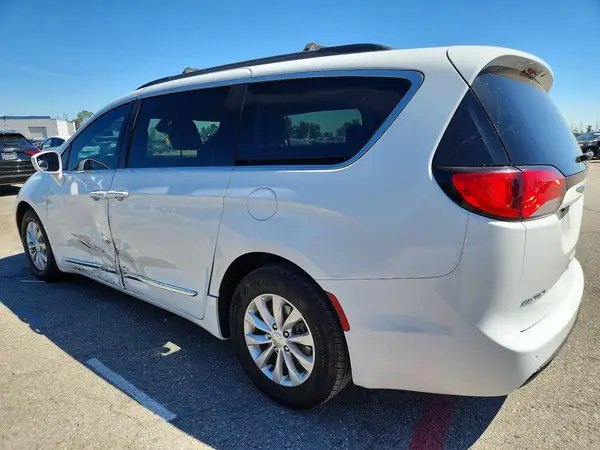 2C4RC1BG4HR741204 2017 CHRYSLER PACIFICA - Image 2