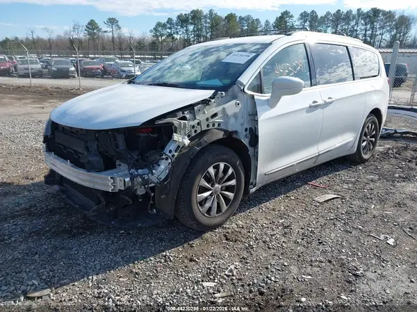 2C4RC1BG4HR743793 2017 CHRYSLER PACIFICA - Image 2