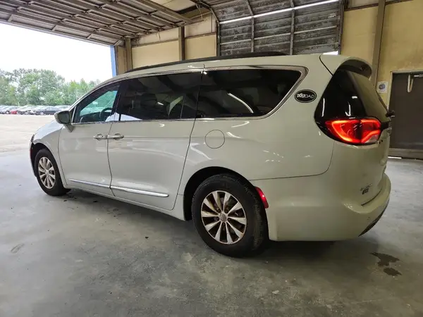 2C4RC1BG4HR745513 2017 CHRYSLER PACIFICA - Image 2
