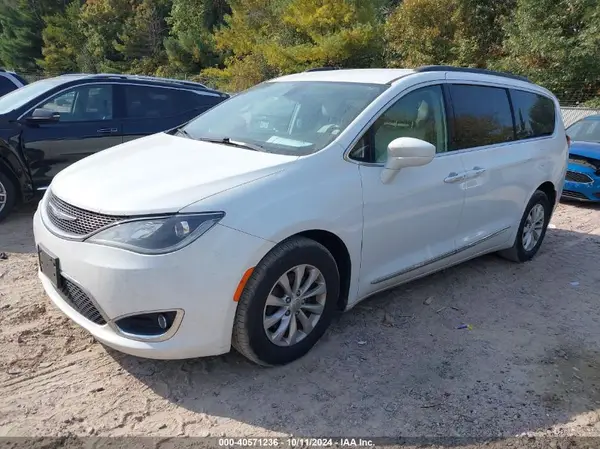 2C4RC1BG4HR747293 2017 CHRYSLER PACIFICA - Image 2