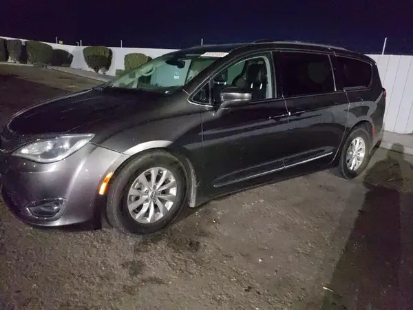 2C4RC1BG4HR747567 2017 CHRYSLER PACIFICA - Image 1