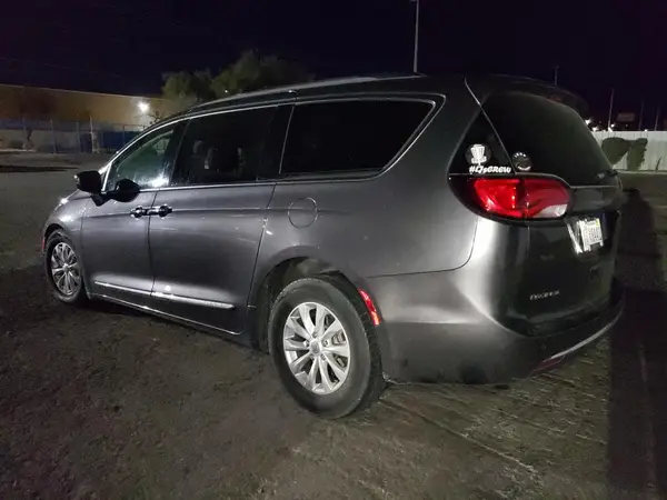 2C4RC1BG4HR747567 2017 CHRYSLER PACIFICA - Image 2