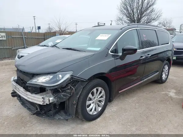 2C4RC1BG4HR752168 2017 CHRYSLER PACIFICA - Image 2