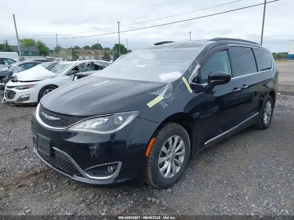 2C4RC1BG4HR763669 2017 CHRYSLER PACIFICA - Image 2