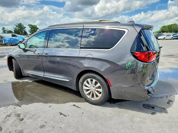 2C4RC1BG4HR764868 2017 CHRYSLER PACIFICA - Image 2