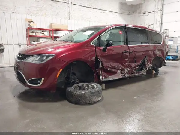 2C4RC1BG4HR768547 2017 CHRYSLER PACIFICA - Image 2